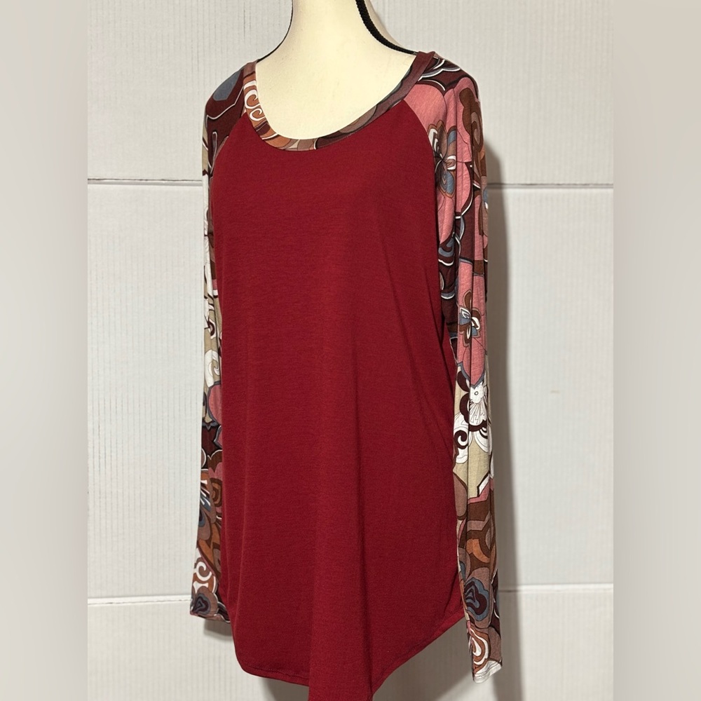 Acting Pro XL Stylish Red Long Sleeve Top with Patterned Sleeves 30”L 21” P2P